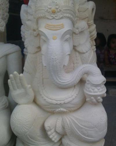 patung ganesaha motif india