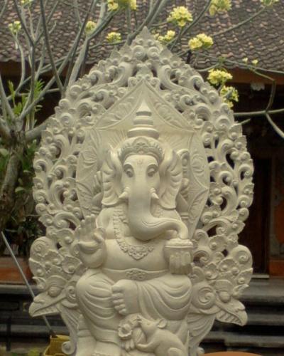 Patung Bali motif  Ganesha kombinasi kayon?