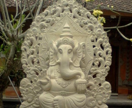 Patung Bali motif  Ganesha kombinasi kayon?