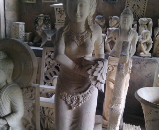 Patung Dewi Bali Bahan Batu