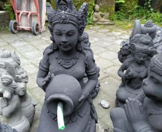 Patung Pancuran Kolam Ikan