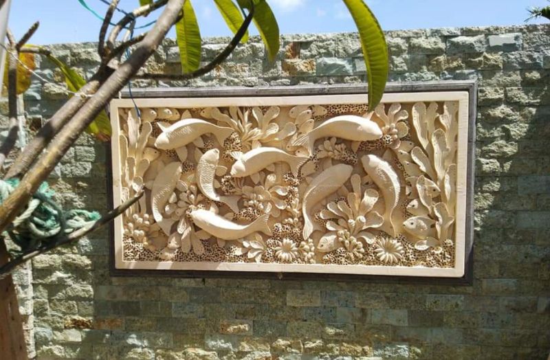 Relief dinding batu alam desain ikan koi