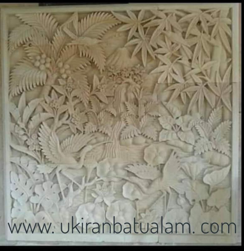 relief dinding desain burung bagau kombinasi lotus