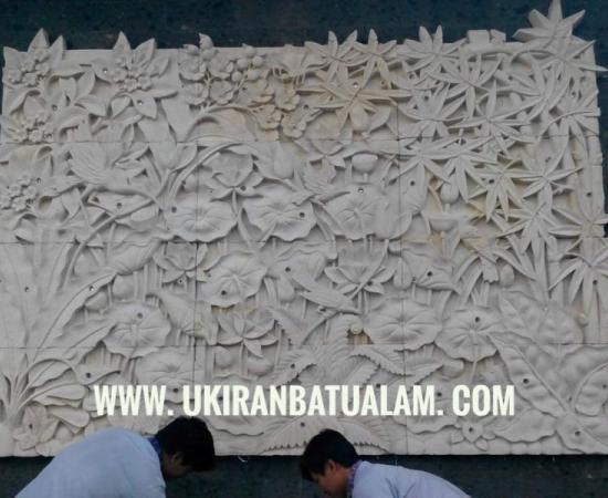 Relief Dinding Rumah Desain Burung Bangau Kombinasi Daun Lotus