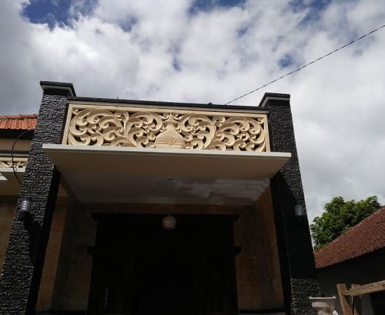 Relief Dinding Teras